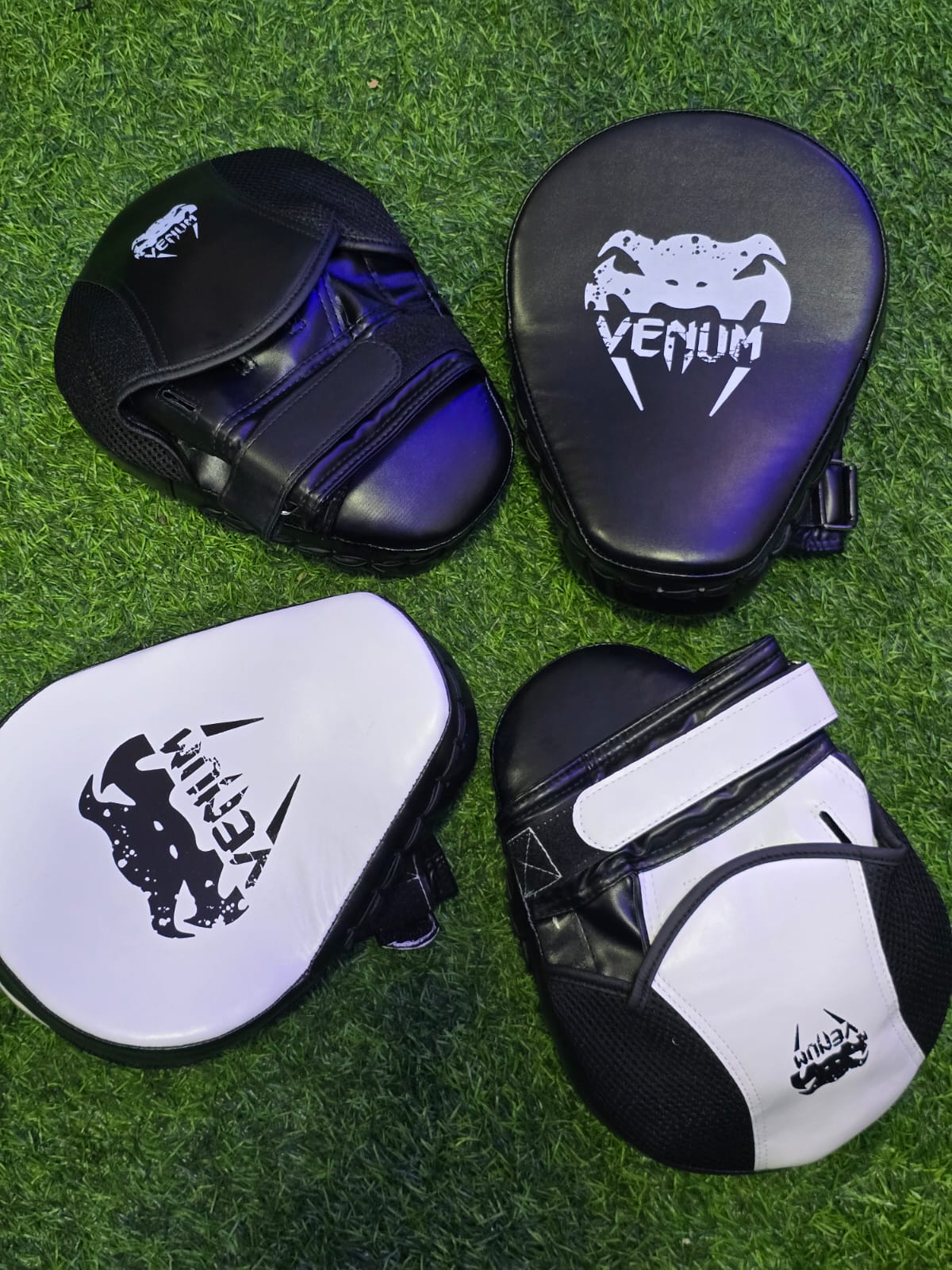 VENUM KICK BOXING FOCUS PAD PUNCHING MITTS PAIR image 2