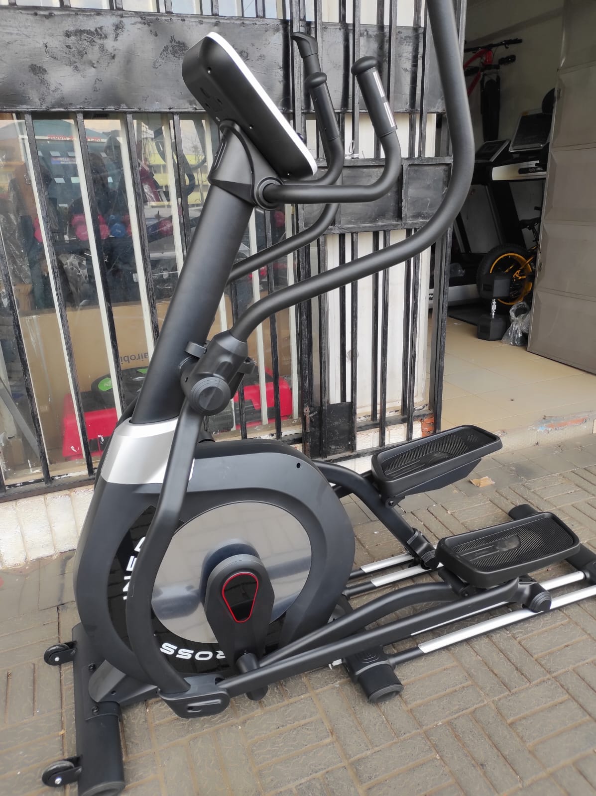 Merc Commercial Elliptical Cross Trainer Bike IFx image 2